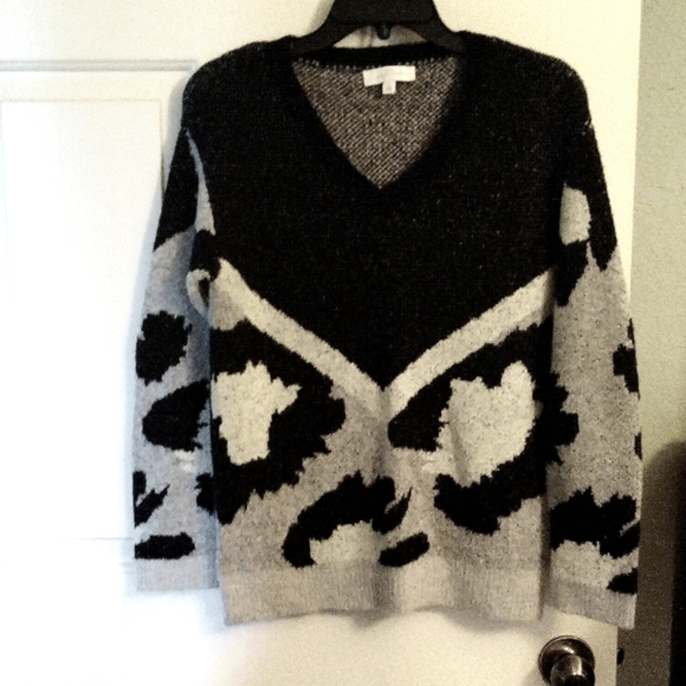 Black n White Sweater